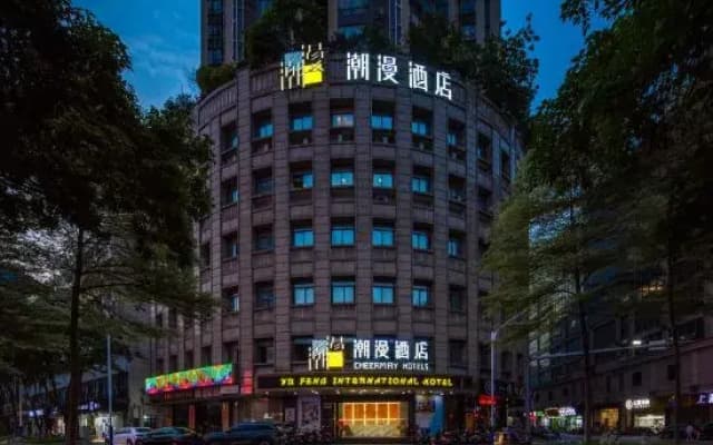 Chaoman Hotel (Foshan Qinghuiyuan Huagai Road Pedestrian Street)