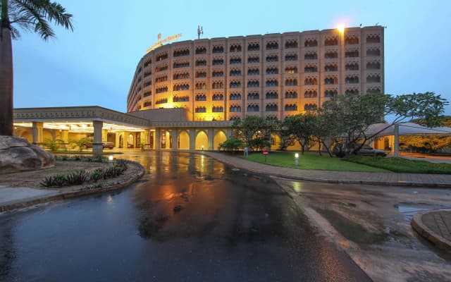 Отель Dar Es Salaam Serena