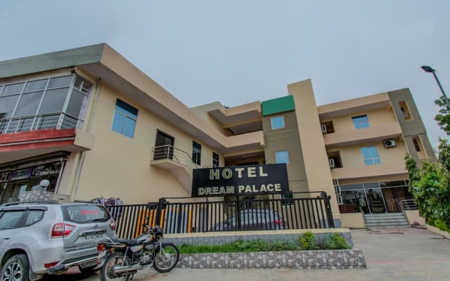 Capital O 16579 Hotel Dream Palace