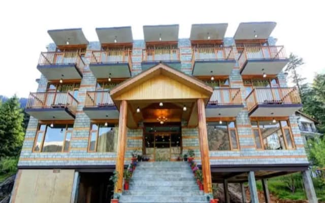 Hotel Manu Palace