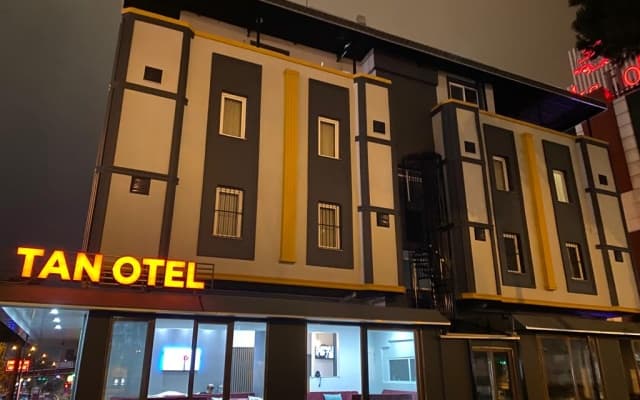 Tan Otel