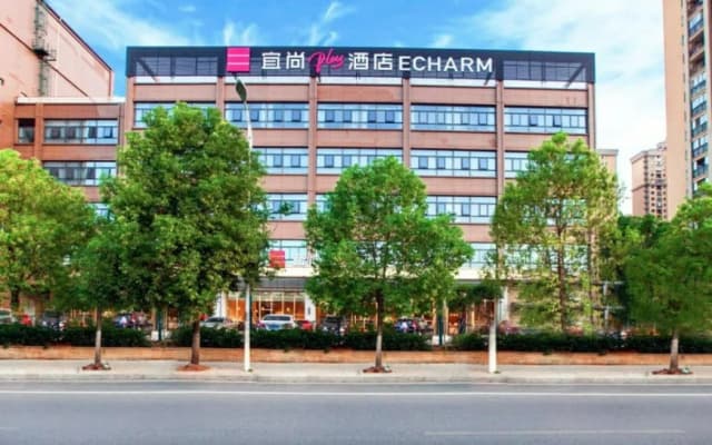 Echarm Plus Hotel (Wuhan Donghu College Dahualing Subway Station)