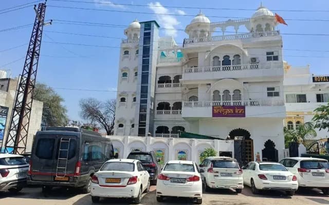 Arryaa Inn
