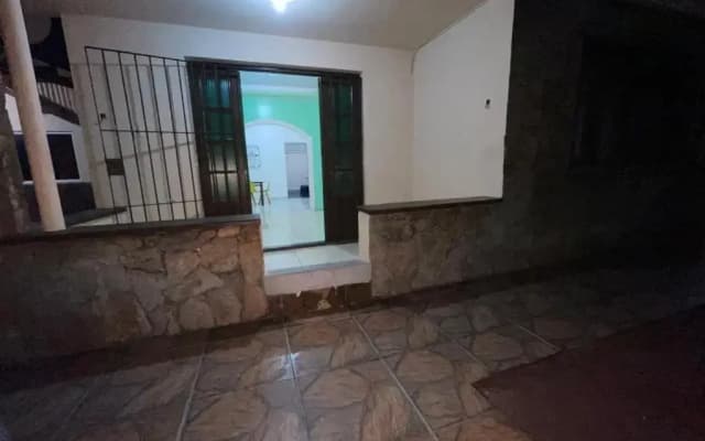 Casa térrea a 2 min da praia dos anjos