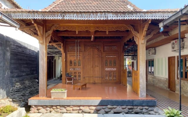 Adipura Guesthouse Syariah RedPartner near Terminal Nganjuk