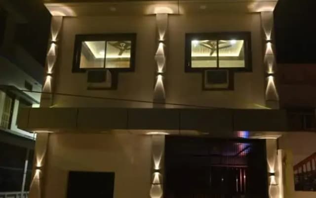 Goroomgo Narayan Niwas Homestay Ayodhya