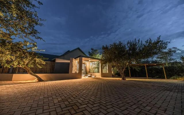 Little Kubu Lodge