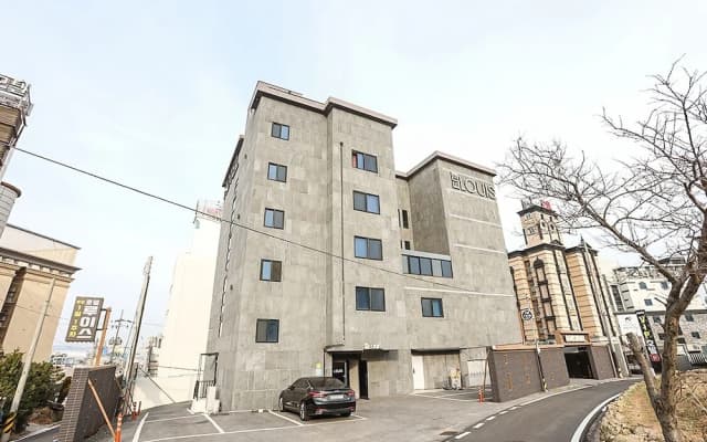 Louis Hotel