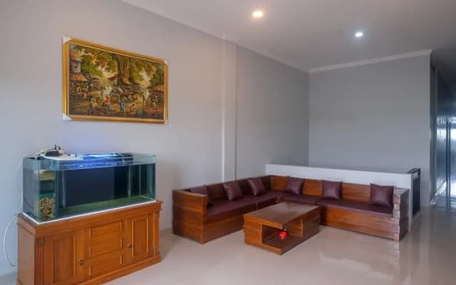 RedDoorz Near Dr Oen Solo Baru Hospital
