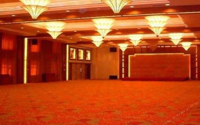 West Gulf Holiday Hotel
