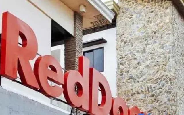 RedDoorz Plus @ Conclave Hotel Davao City