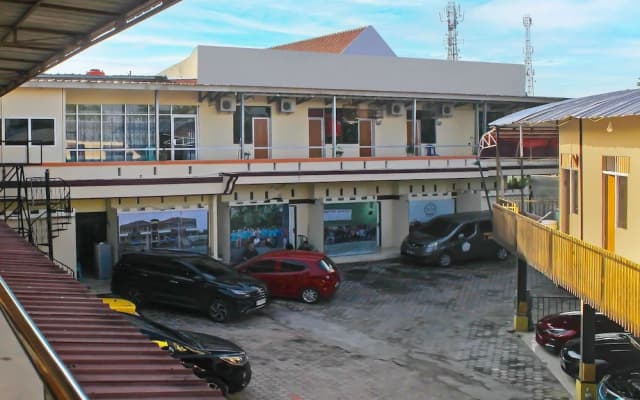 OYO Life 92593 Penginapan Sultan Haji 1
