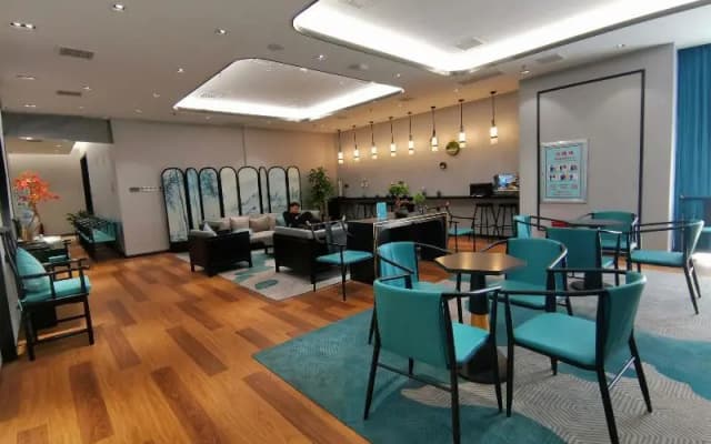 Xi'an Deluxe Hotel (Nanchang Bayi Square Qingshan Road Subway Station)