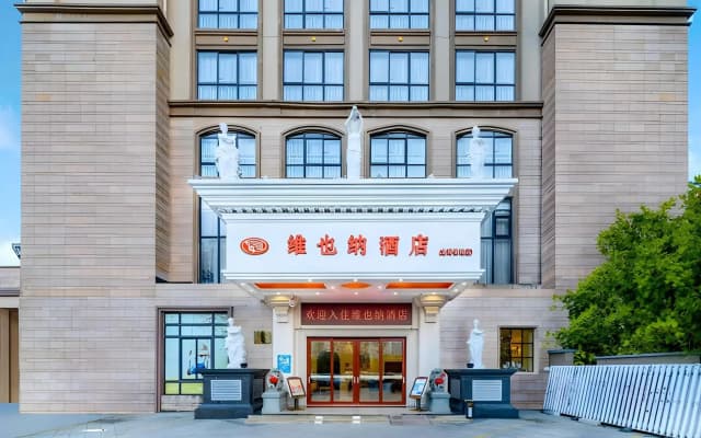 Beihai Manju Hotel (Yintan Qiaogang Folk Street Branch)