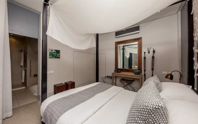 Loader Villa