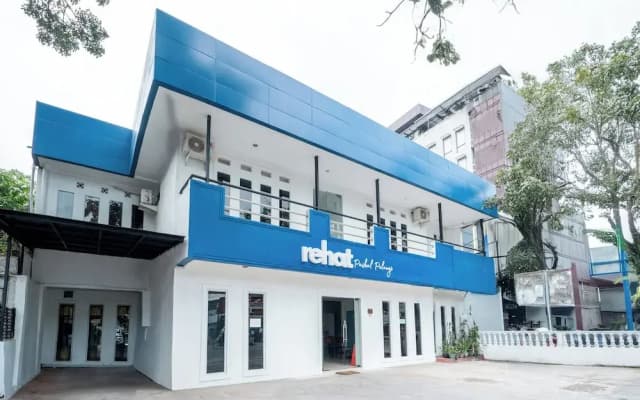 Rehat at Paskal Pelangi