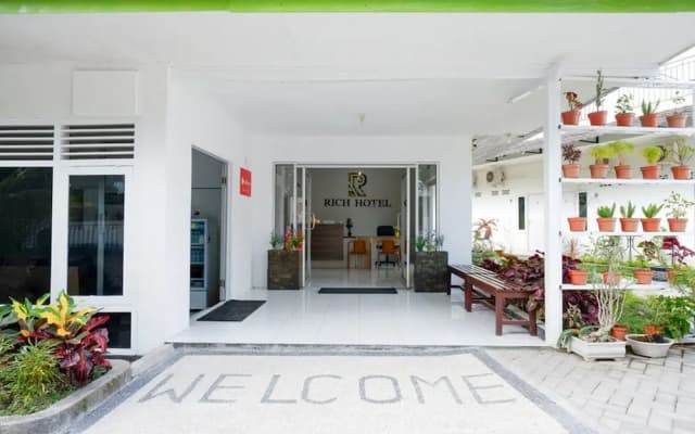 RedDoorz near Mataram University