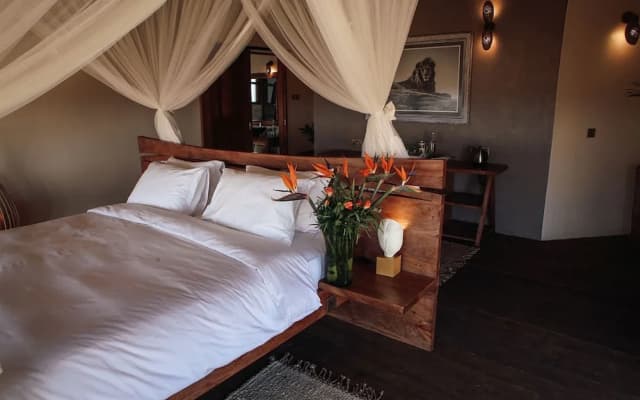 Lions Bluff Lodge