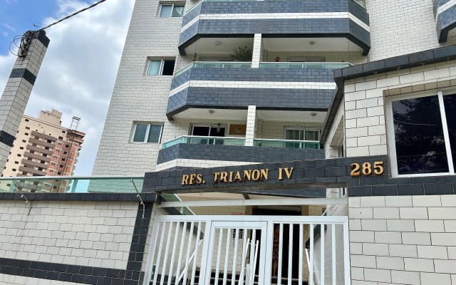 Apto Jóia 2 Dormitórios 200 Metros Da Praia