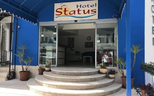 Status Hotel