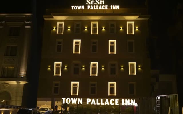 Town Pallace Inn