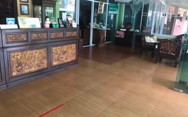 P Paradise Hotel