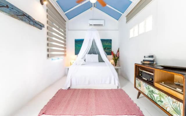 Isla Rosa Boutique by NOMAD GURU