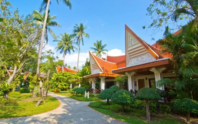 Курортный отель Santhiya Koh Chang Resort