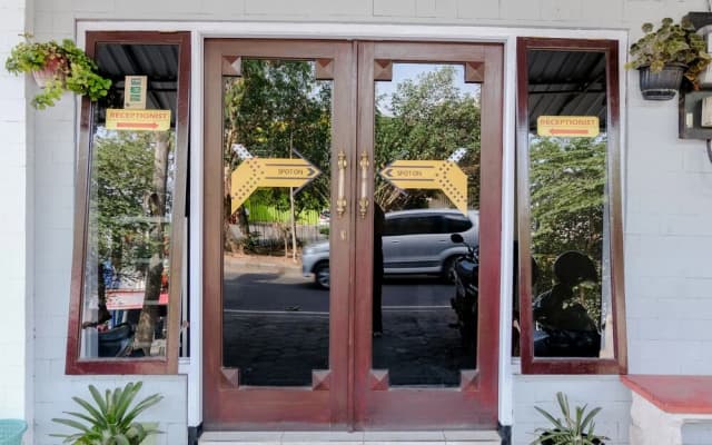 Sawojajar Inn by OYO Rooms