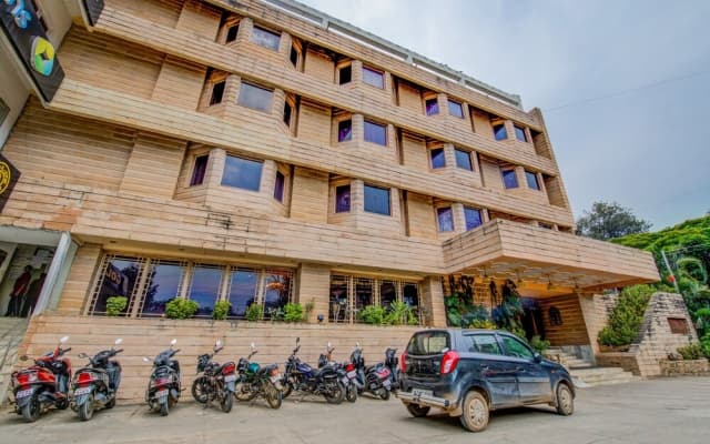 Capital O 1399 Hotel Yuvraj Palace