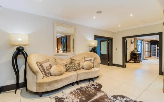 SW1 Lodge