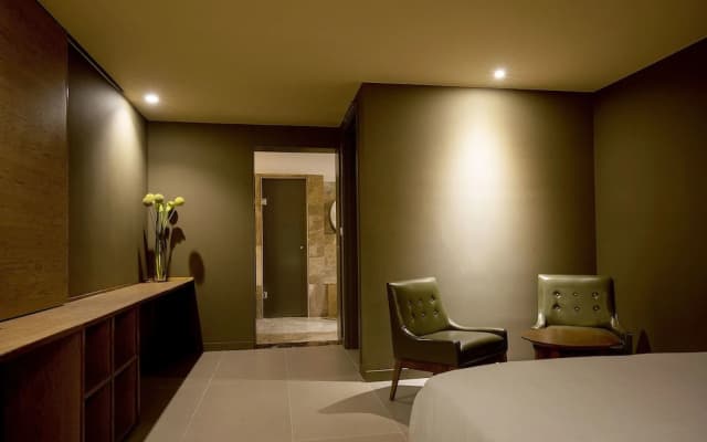 Nineth Hotel