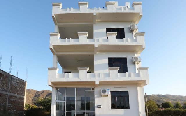 OYO 10682 Hotel Blue Lotus