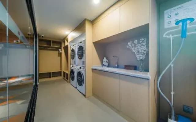 YUNIK E-sports Hotel (Jincheng People's Square Commercial Pedestrian Street)
