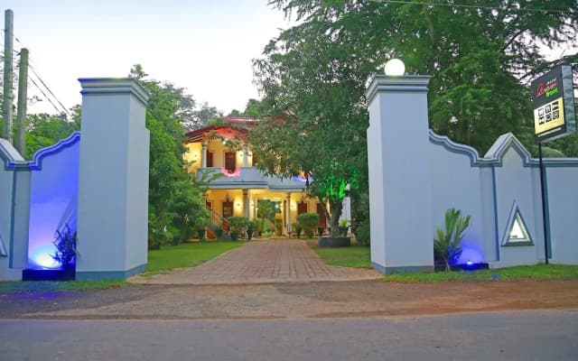 Yala Hotel River Front