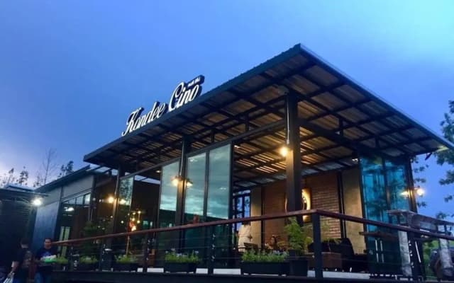 Kondee Cino Cafe and Glamping