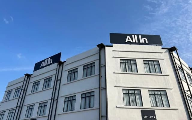 All In Hotel