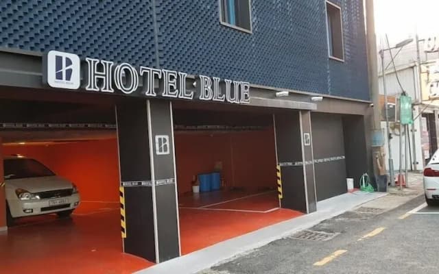 Blue Hotel