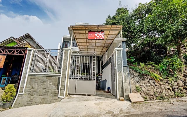 OYO Life 90472 Villa Dua Dua