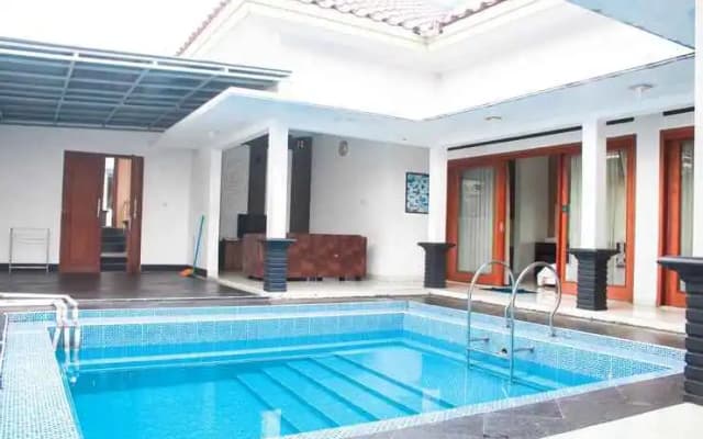 Sutan Raja Villa Kuningan