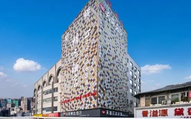 Home inn huayi selected hotel (Fuyang downtown orient henglong mall branch)