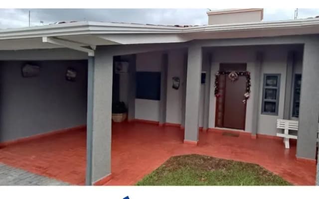 Casa com piscina, churrasqueira, 3 suítes com ar condicionado