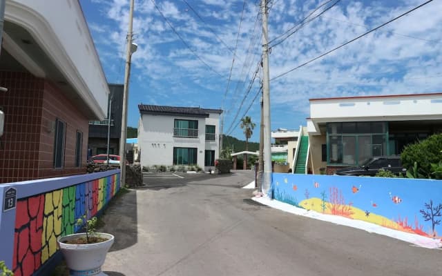 Blue Island Guesthouse - Hostel