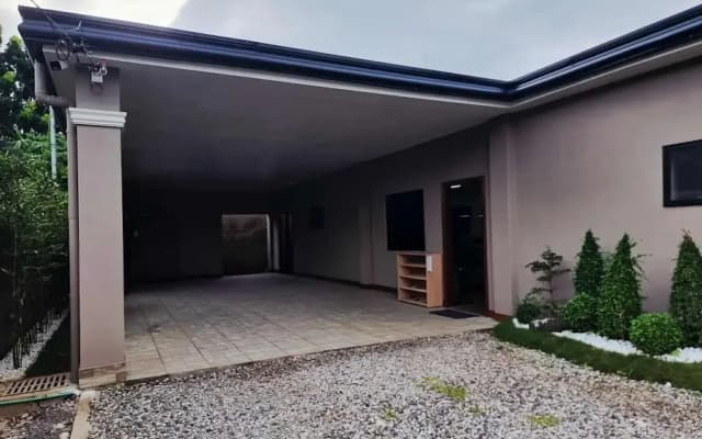 Earl's Villa