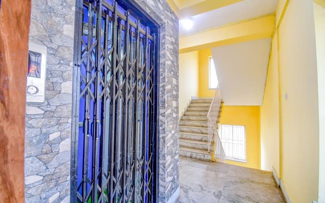 OYO Ruby Park Dream Palace Near Acropolis Mall