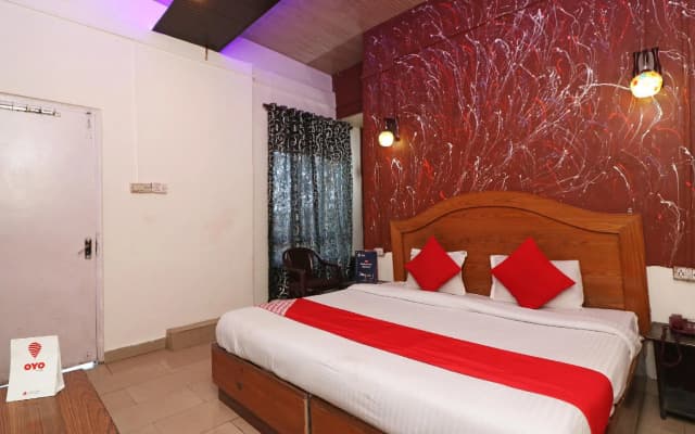 OYO 71906 Grand Hotel And Lodge