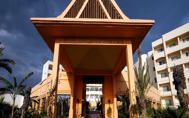 Отель African Queen Hotel