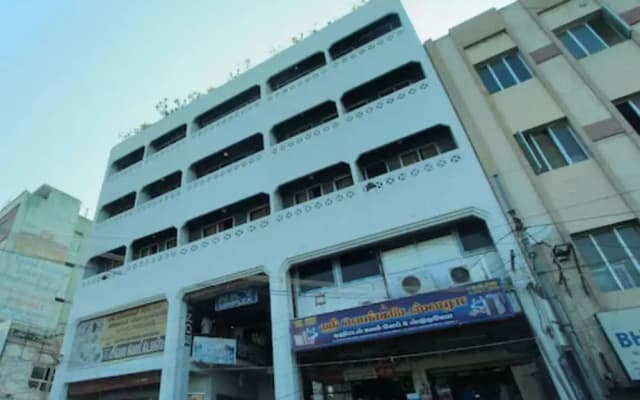 OYO 24579 Flagship Hotel Padmam
