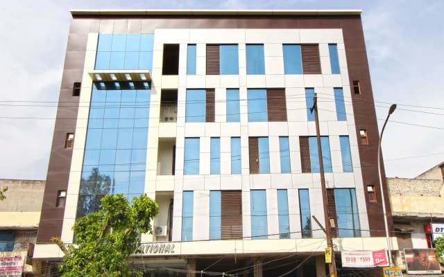 OYO Flagship 5179 Hotel Noida Saffron