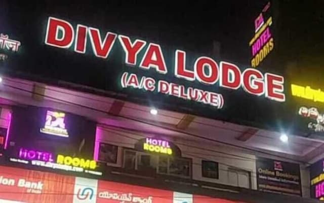 Divya Lodge & Hotel Rooms